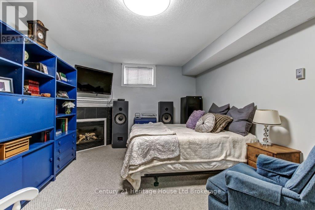 707 Southwood Way, Woodstock, Ontario  N4V 1H5 - Photo 17 - X12434849