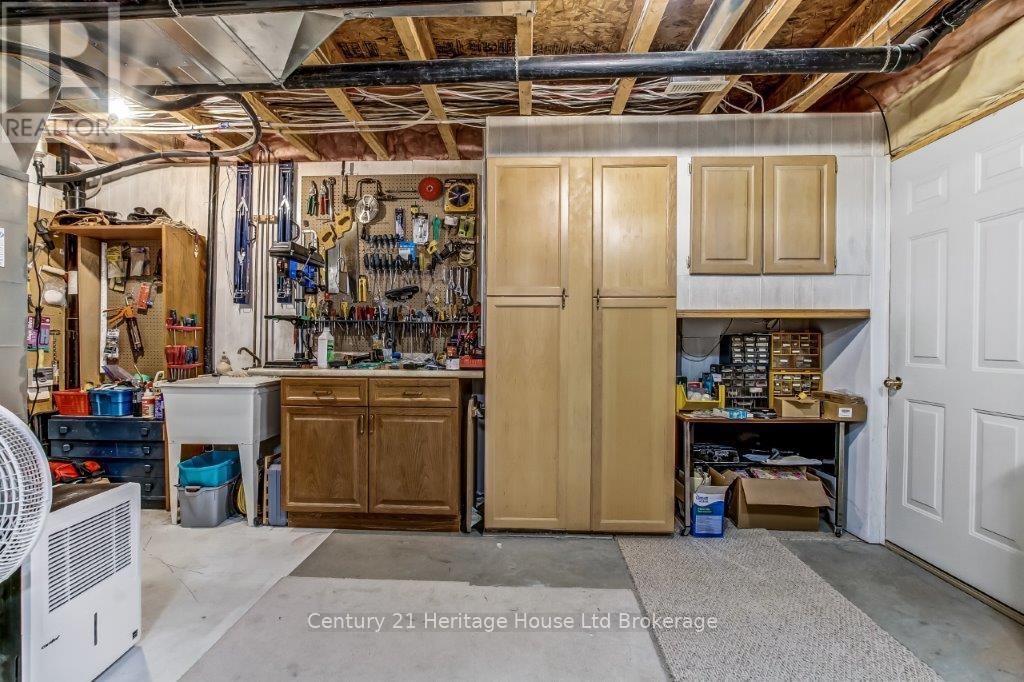 707 Southwood Way, Woodstock, Ontario  N4V 1H5 - Photo 22 - X12434849