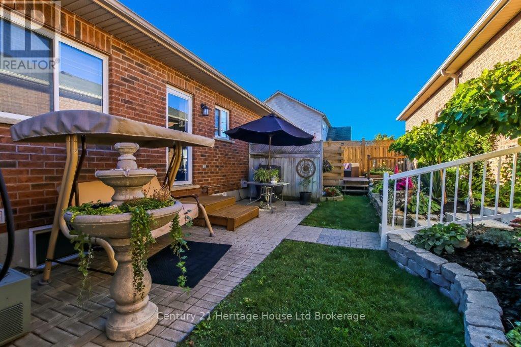 707 Southwood Way, Woodstock, Ontario  N4V 1H5 - Photo 26 - X12434849