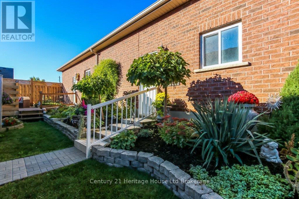 707 Southwood Way, Woodstock, Ontario  N4V 1H5 - Photo 27 - X12434849