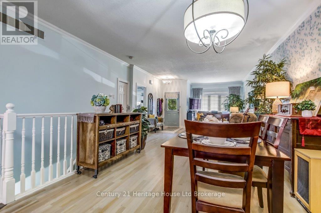 707 Southwood Way, Woodstock, Ontario  N4V 1H5 - Photo 6 - X12434849