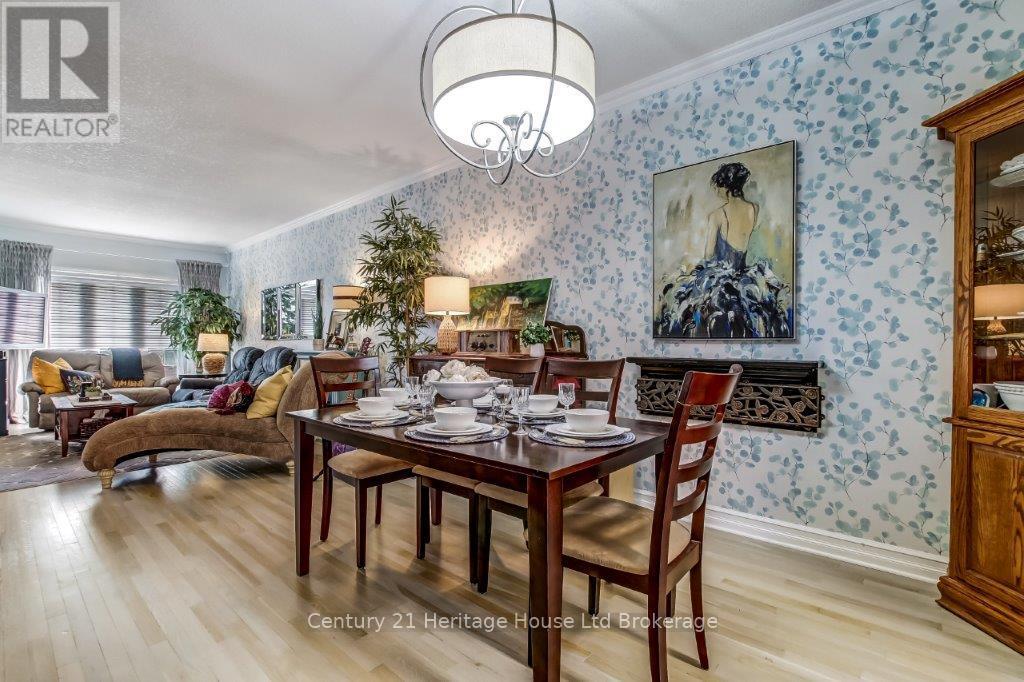 707 Southwood Way, Woodstock, Ontario  N4V 1H5 - Photo 7 - X12434849