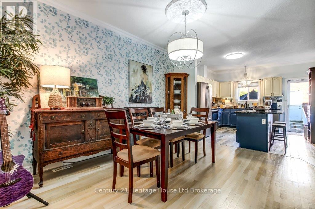 707 Southwood Way, Woodstock, Ontario  N4V 1H5 - Photo 8 - X12434849