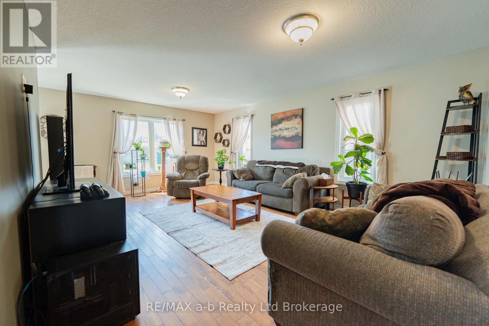 9 Langrell Avenue, Tillsonburg, Ontario  N4G 5X7 - Photo 14 - X12434909