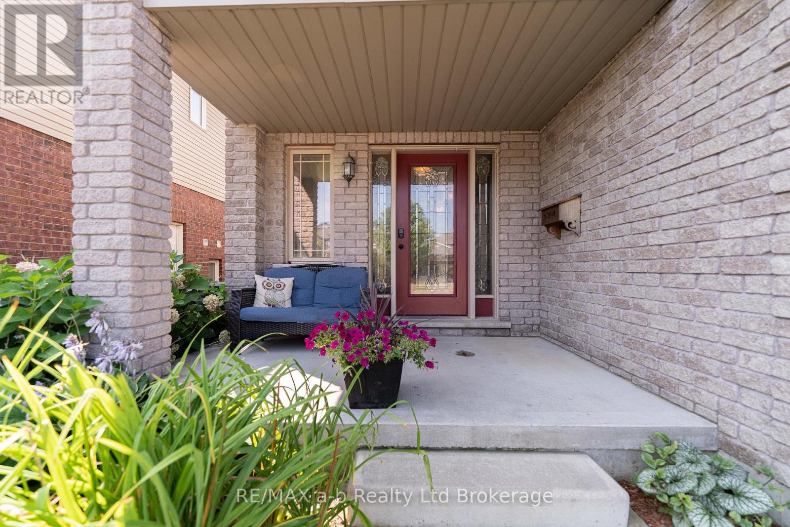 9 Langrell Avenue, Tillsonburg, Ontario  N4G 5X7 - Photo 2 - X12434909
