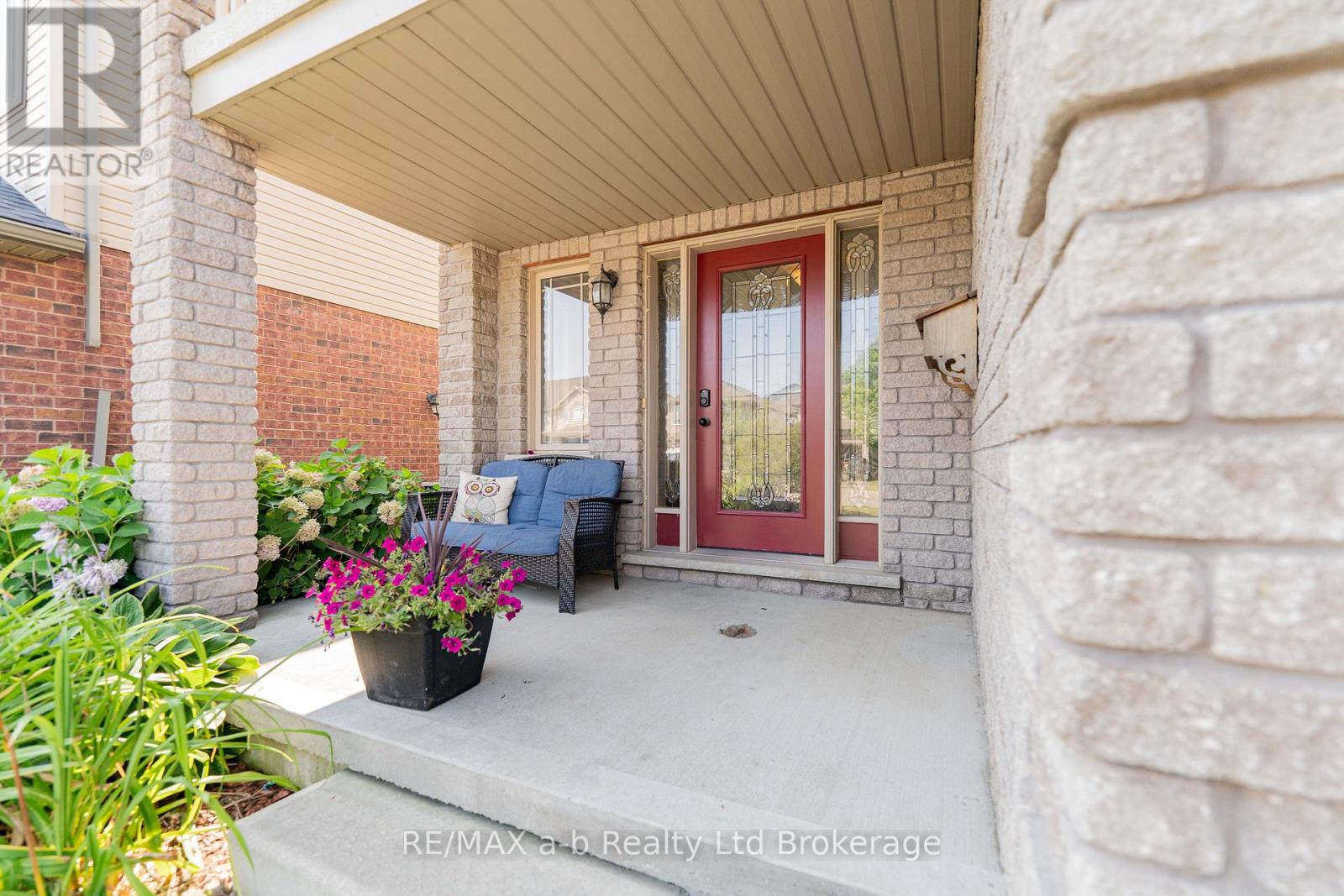 9 Langrell Avenue, Tillsonburg, Ontario  N4G 5X7 - Photo 3 - X12434909