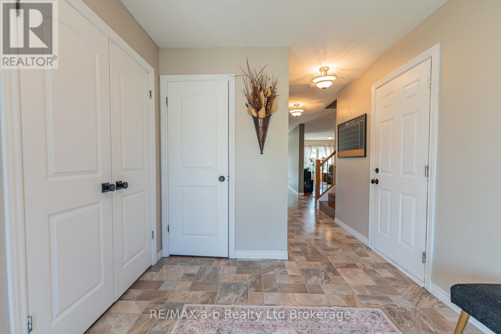 9 Langrell Avenue, Tillsonburg, Ontario  N4G 5X7 - Photo 5 - X12434909