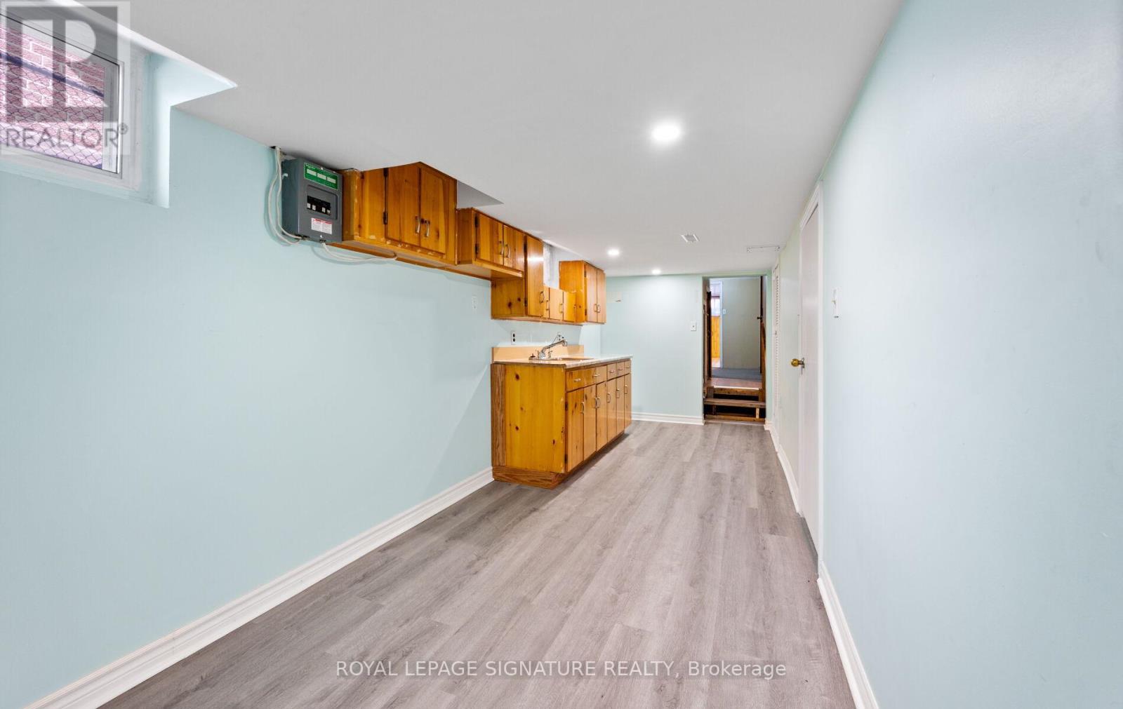 61 Foch Avenue, Toronto, Ontario  M8W 3X5 - Photo 20 - W12412542