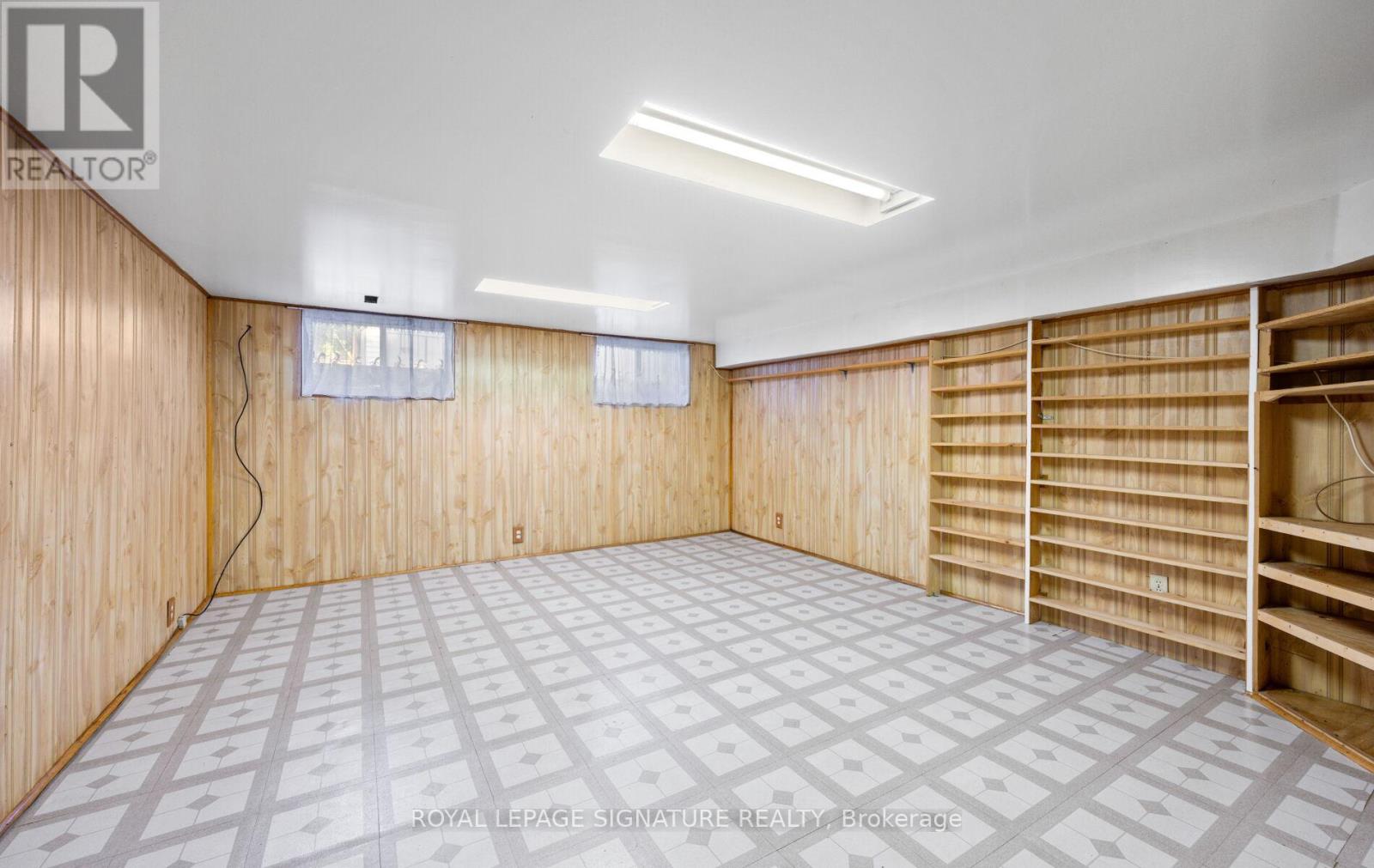 61 Foch Avenue, Toronto, Ontario  M8W 3X5 - Photo 18 - W12412542