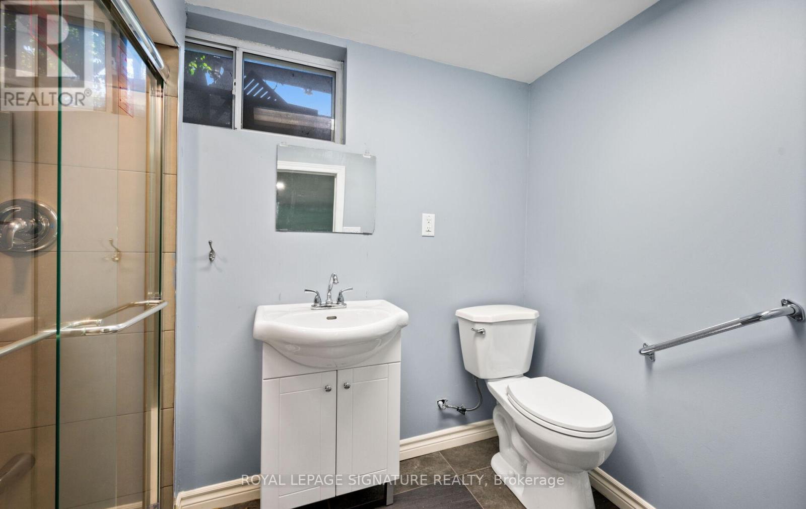 61 Foch Avenue, Toronto, Ontario  M8W 3X5 - Photo 22 - W12412542