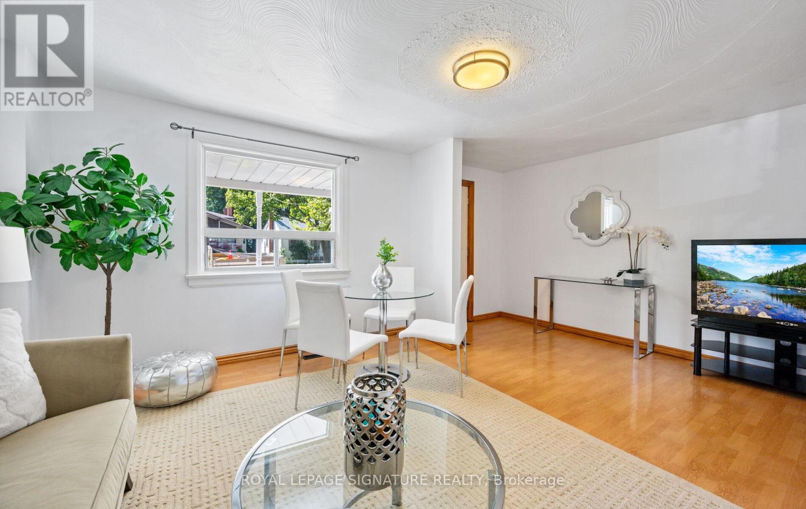 61 Foch Avenue, Toronto, Ontario  M8W 3X5 - Photo 8 - W12412542