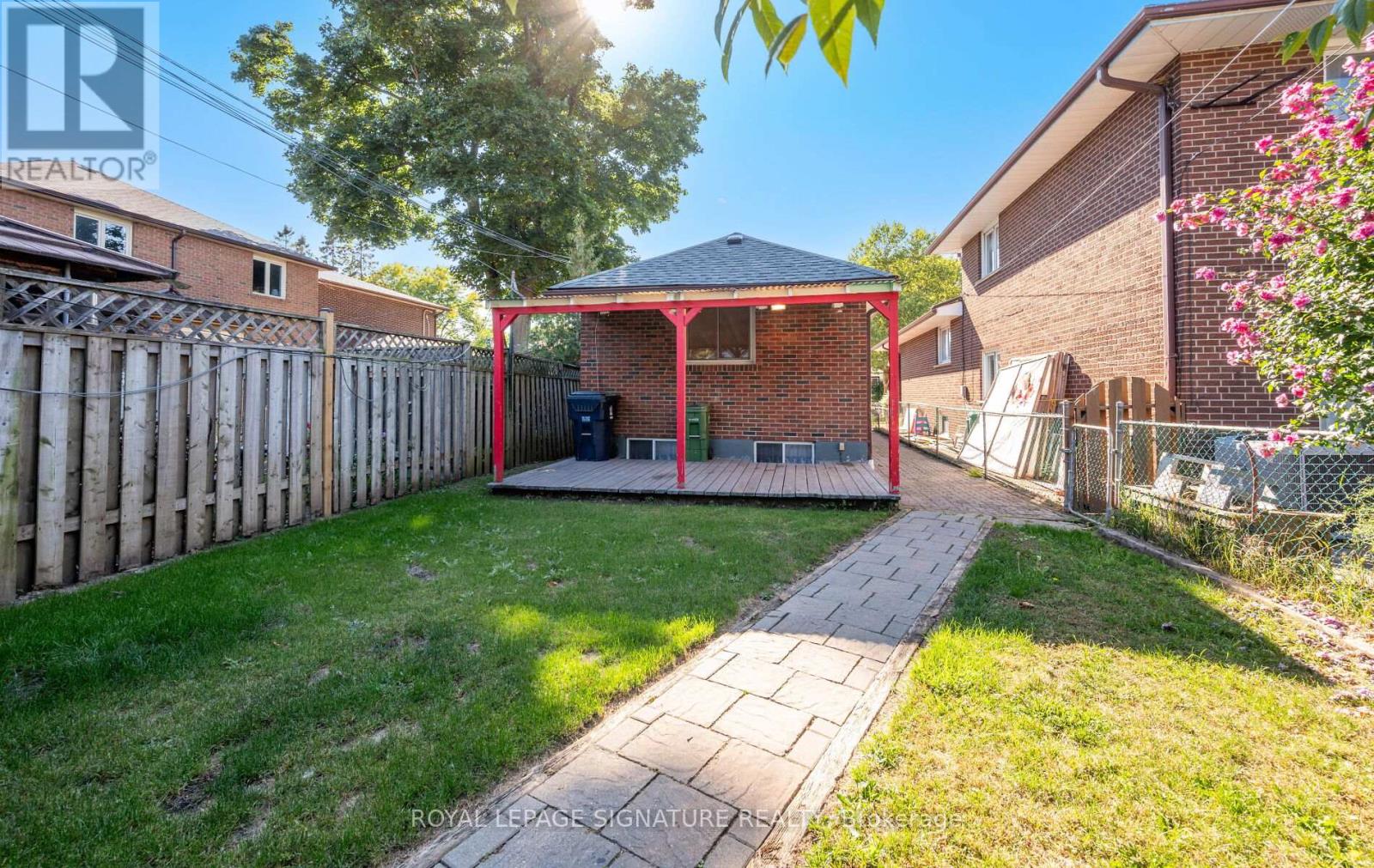 61 Foch Avenue, Toronto, Ontario  M8W 3X5 - Photo 25 - W12412542