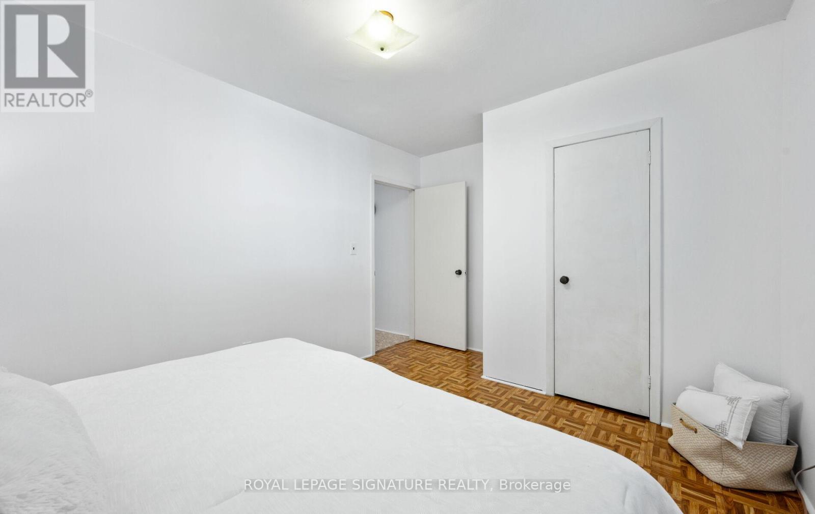 61 Foch Avenue, Toronto, Ontario  M8W 3X5 - Photo 15 - W12412542