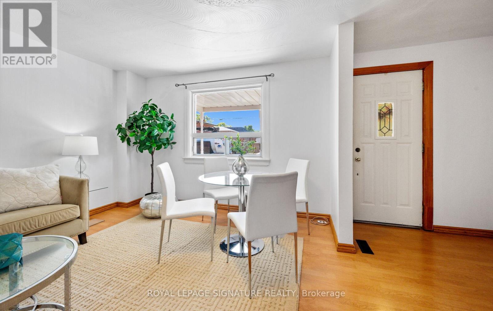 61 Foch Avenue, Toronto, Ontario  M8W 3X5 - Photo 9 - W12412542