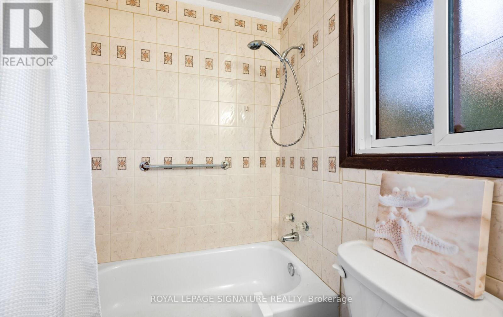 61 Foch Avenue, Toronto, Ontario  M8W 3X5 - Photo 17 - W12412542