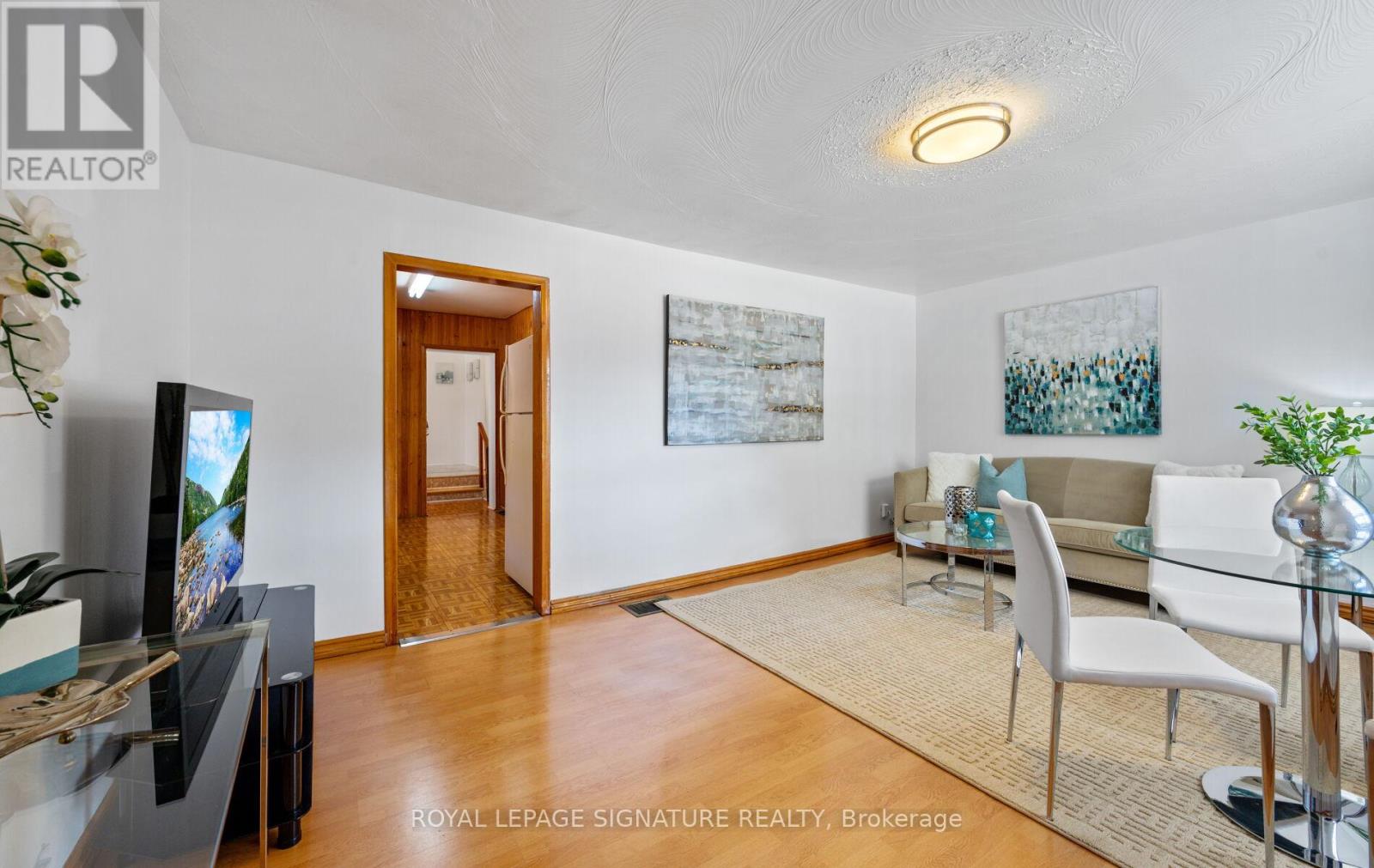 61 Foch Avenue, Toronto, Ontario  M8W 3X5 - Photo 4 - W12412542
