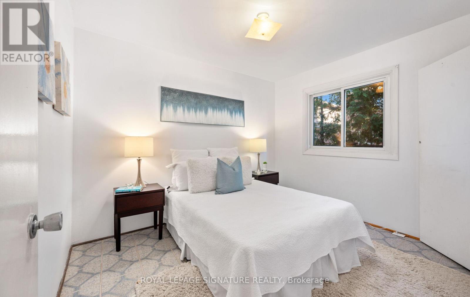 61 Foch Avenue, Toronto, Ontario  M8W 3X5 - Photo 12 - W12412542