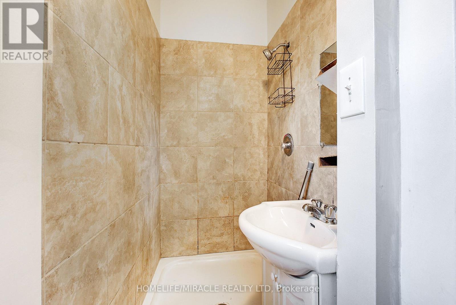 201 Clarence Street, London East, Ontario  N6B 2J8 - Photo 13 - X12434534