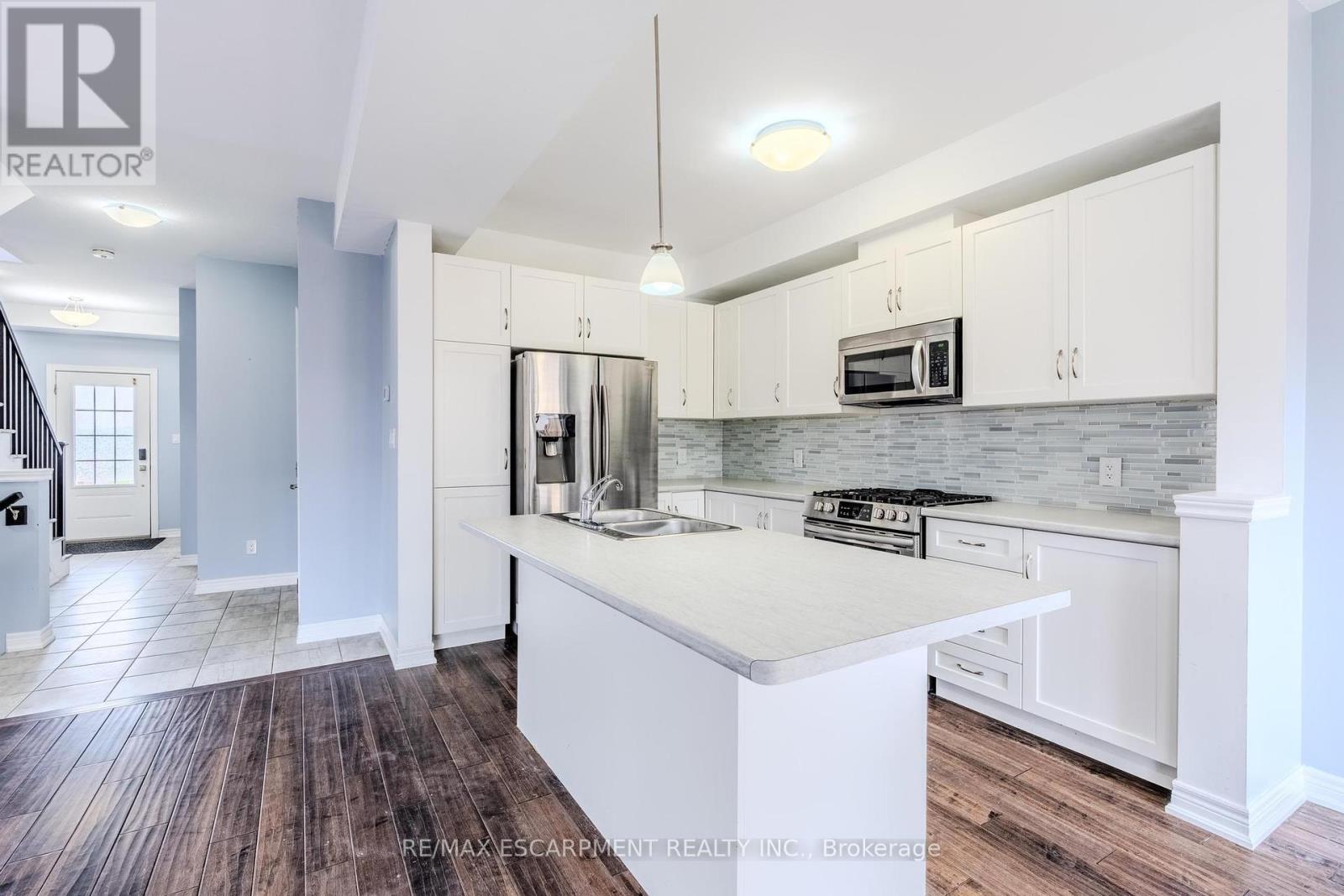 17 Severino Circle, West Lincoln, Ontario  L0R 2A0 - Photo 9 - X12426554