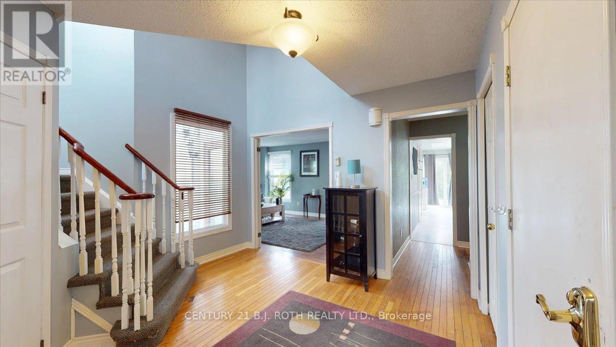 995 Linden Street, Innisfil, Ontario  L9S 1W4 - Photo 4 - N12434688