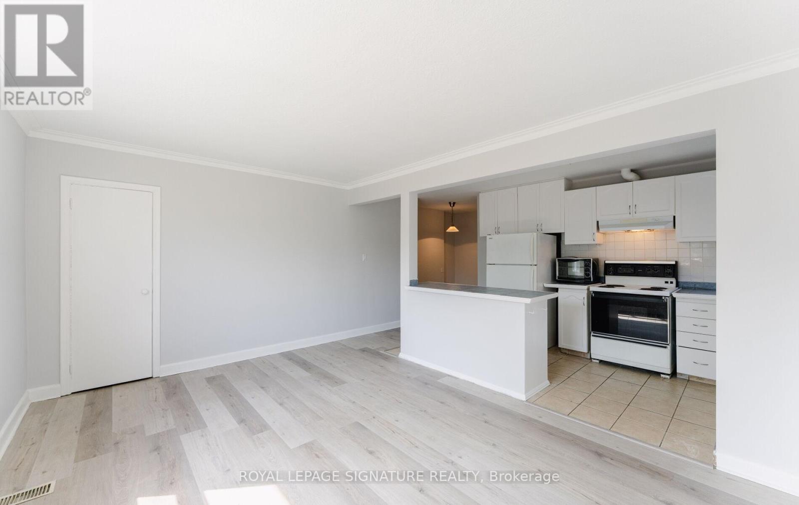 2 - 56 Mendota Road, Toronto (Stonegate-Queensway), Ontario  M8Y 1G2 - Photo 5 - W12423523