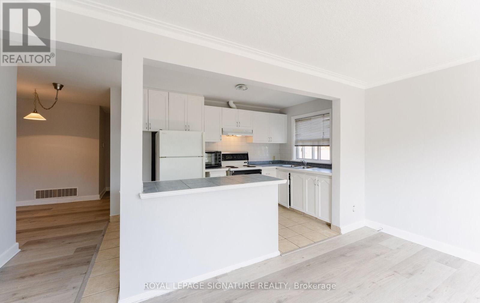 2 - 56 Mendota Road, Toronto (Stonegate-Queensway), Ontario  M8Y 1G2 - Photo 10 - W12423523