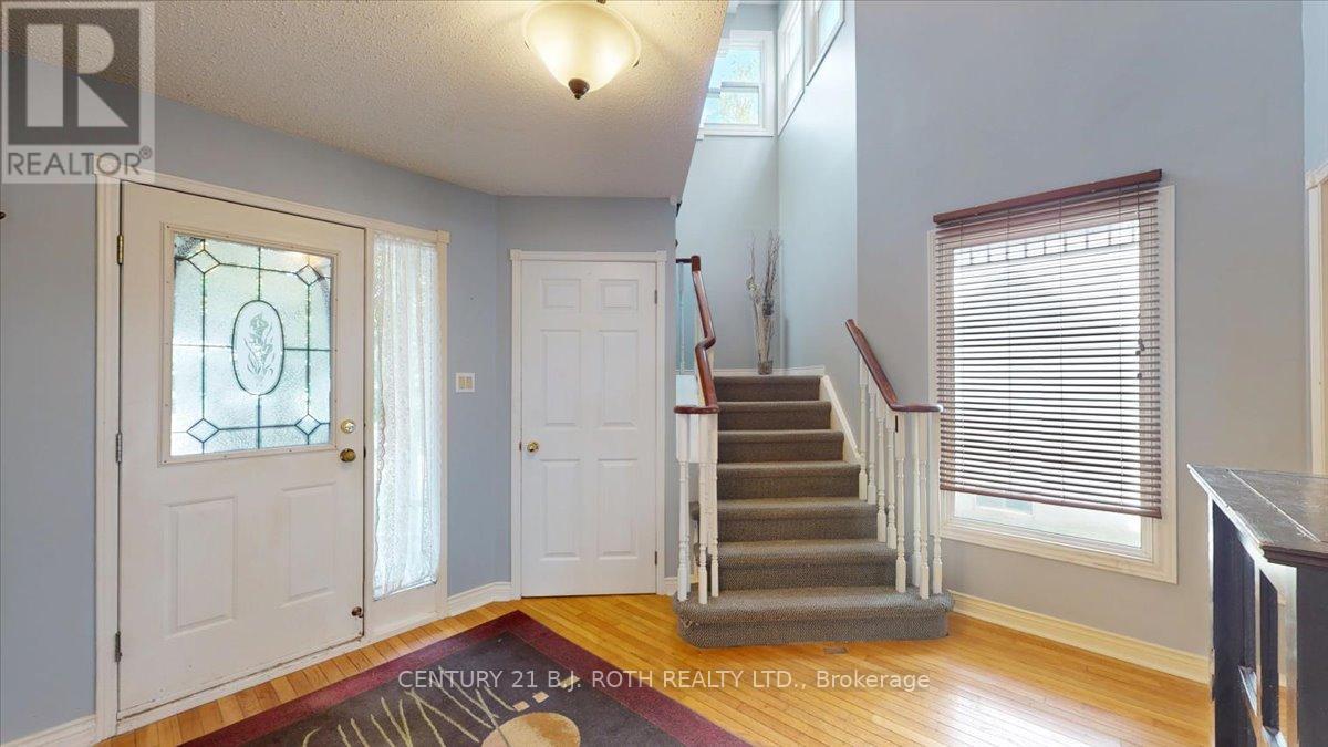 995 Linden Street, Innisfil, Ontario  L9S 1W4 - Photo 5 - N12434688