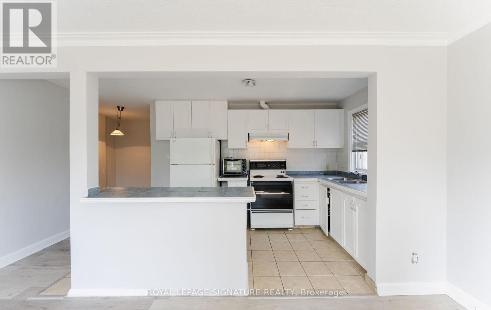 2 - 56 Mendota Road, Toronto (Stonegate-Queensway), Ontario  M8Y 1G2 - Photo 7 - W12423523