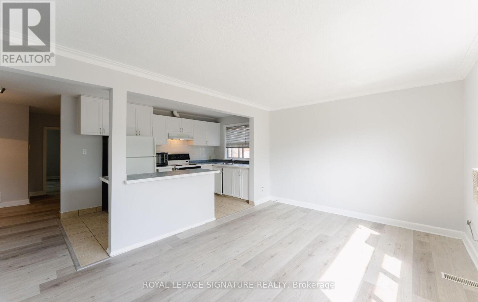 2 - 56 Mendota Road, Toronto (Stonegate-Queensway), Ontario  M8Y 1G2 - Photo 4 - W12423523