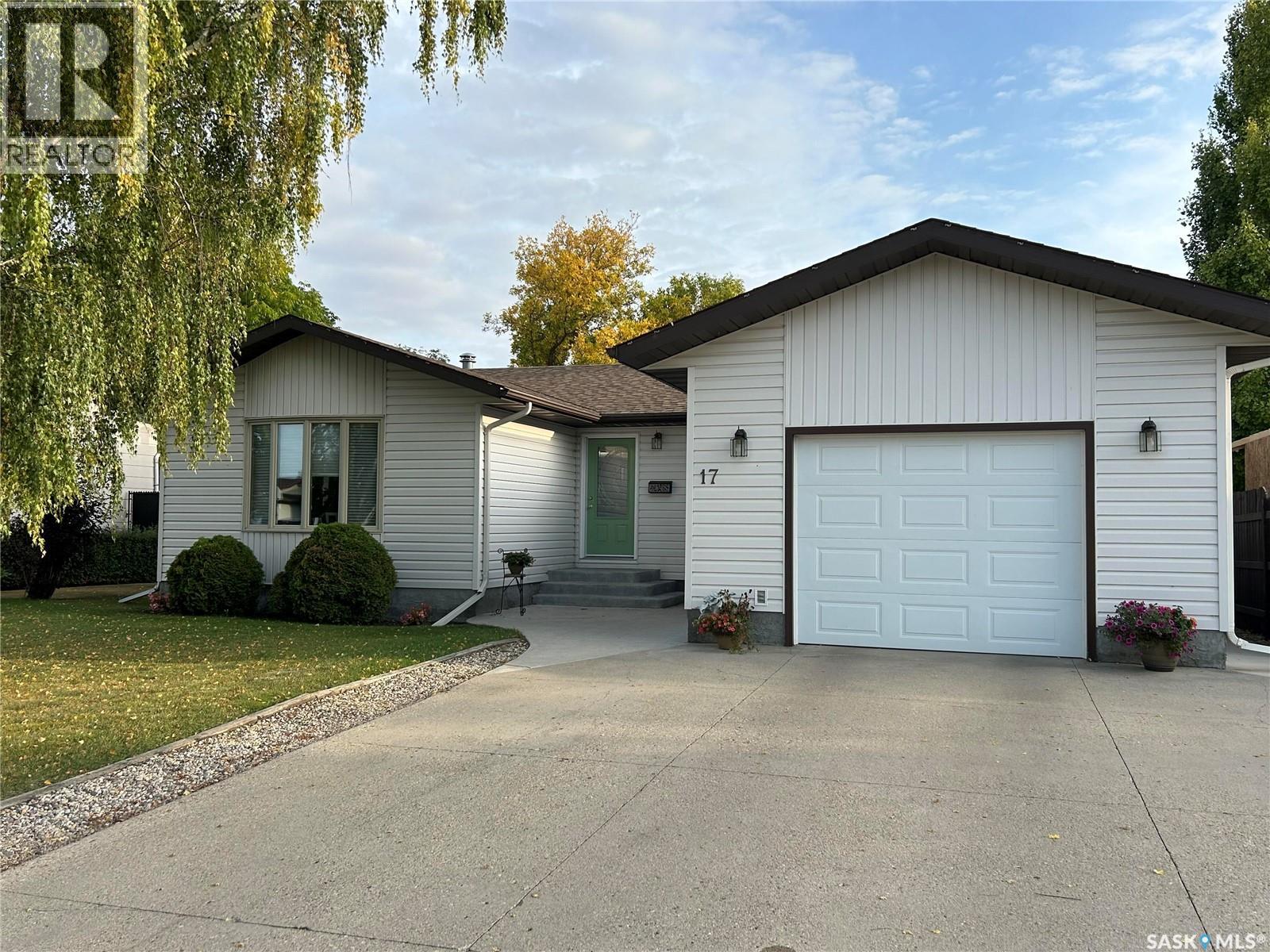 17 Stebbings Crescent, Humboldt, Saskatchewan  S0K 2A0 - Photo 1 - SK019686