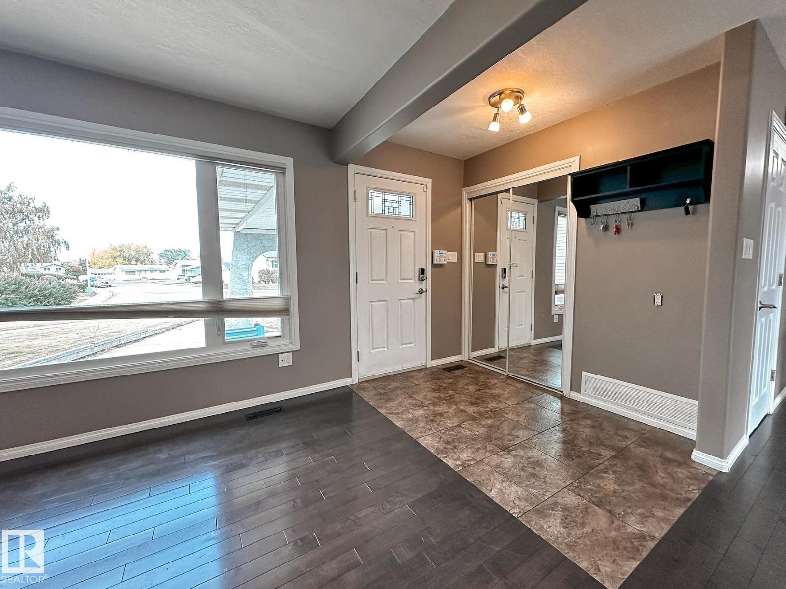 11403 149 Av Nw, Edmonton, Alberta  T5X 1B9 - Photo 4 - E4460095