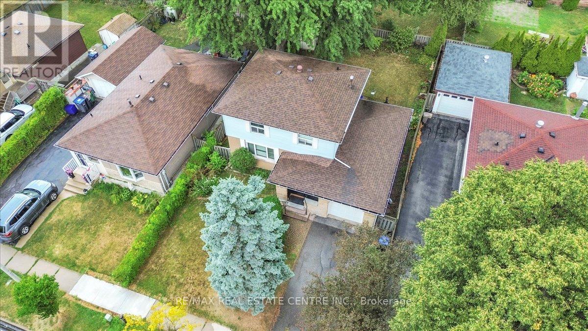 88 Sutherland Avenue, Brampton, Ontario  L6V 2H7 - Photo 2 - W12434466