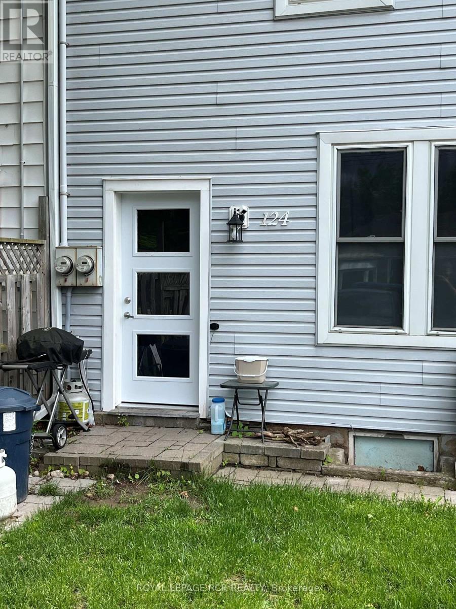Upper - 124 Poplar Avenue, Halton Hills, Ontario  L7J 2E2 - Photo 2 - W12433722
