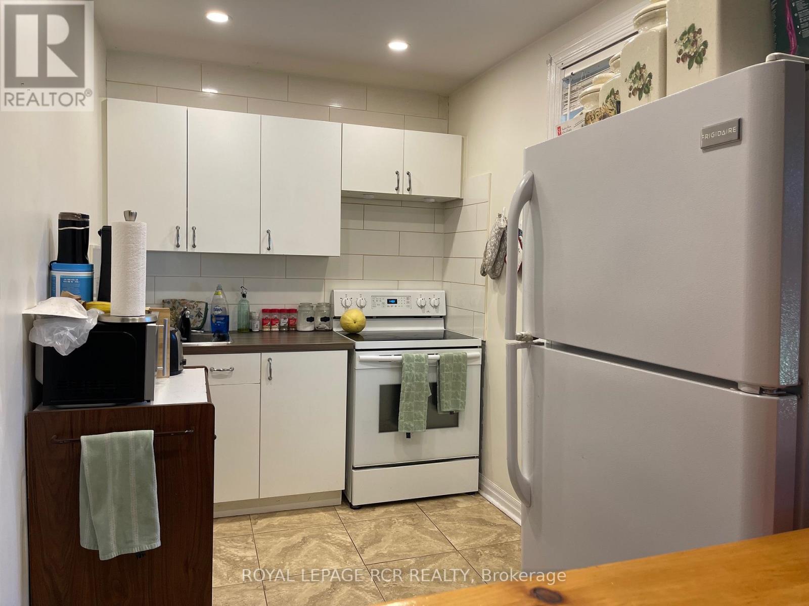 Upper - 124 Poplar Avenue, Halton Hills, Ontario  L7J 2E2 - Photo 4 - W12433722