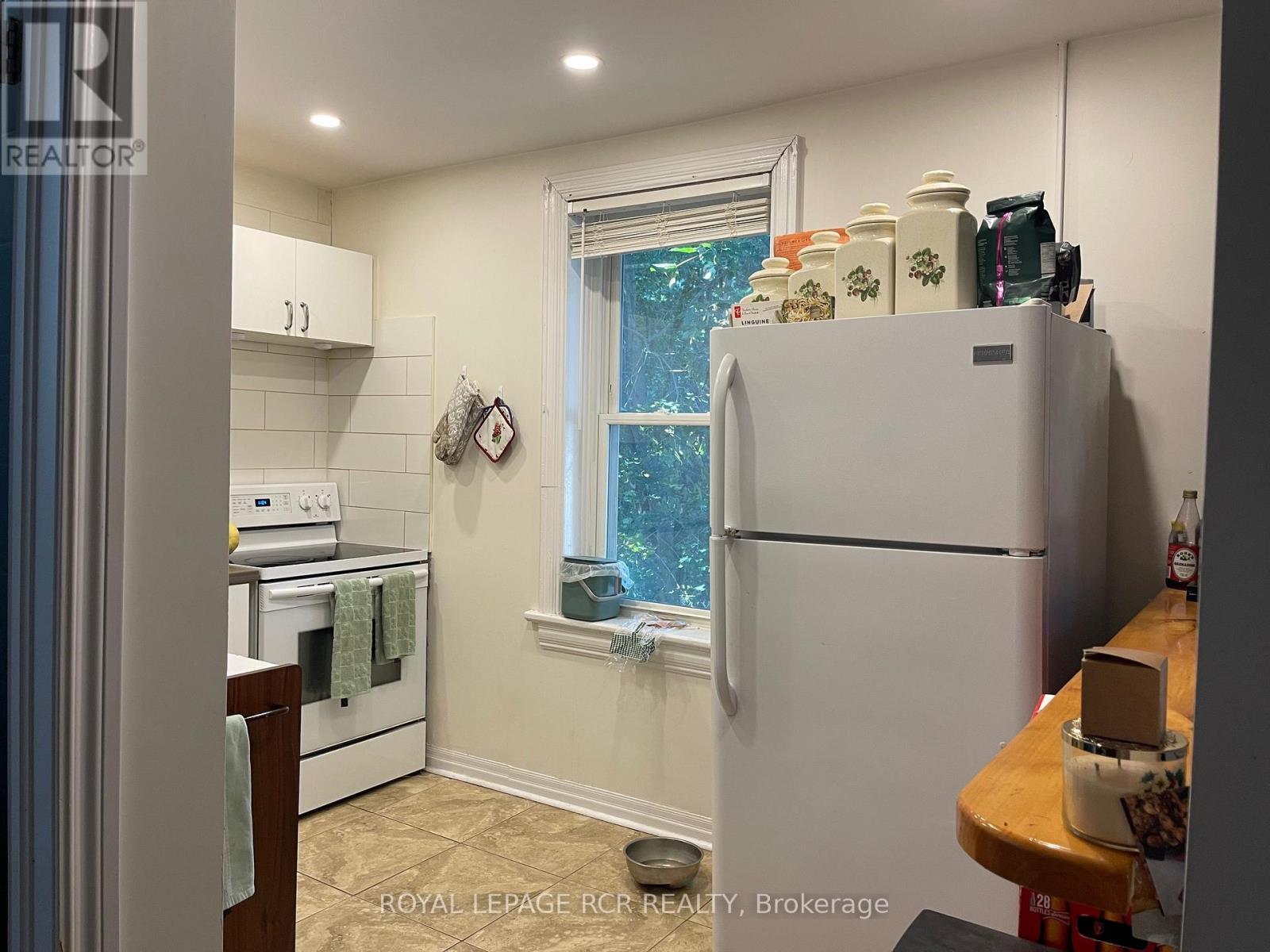 Upper - 124 Poplar Avenue, Halton Hills, Ontario  L7J 2E2 - Photo 6 - W12433722