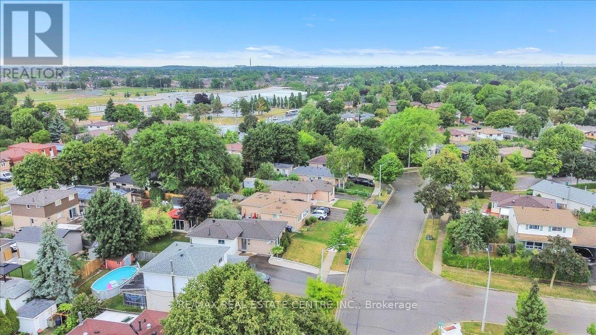 88 Sutherland Avenue, Brampton, Ontario  L6V 2H7 - Photo 38 - W12434466
