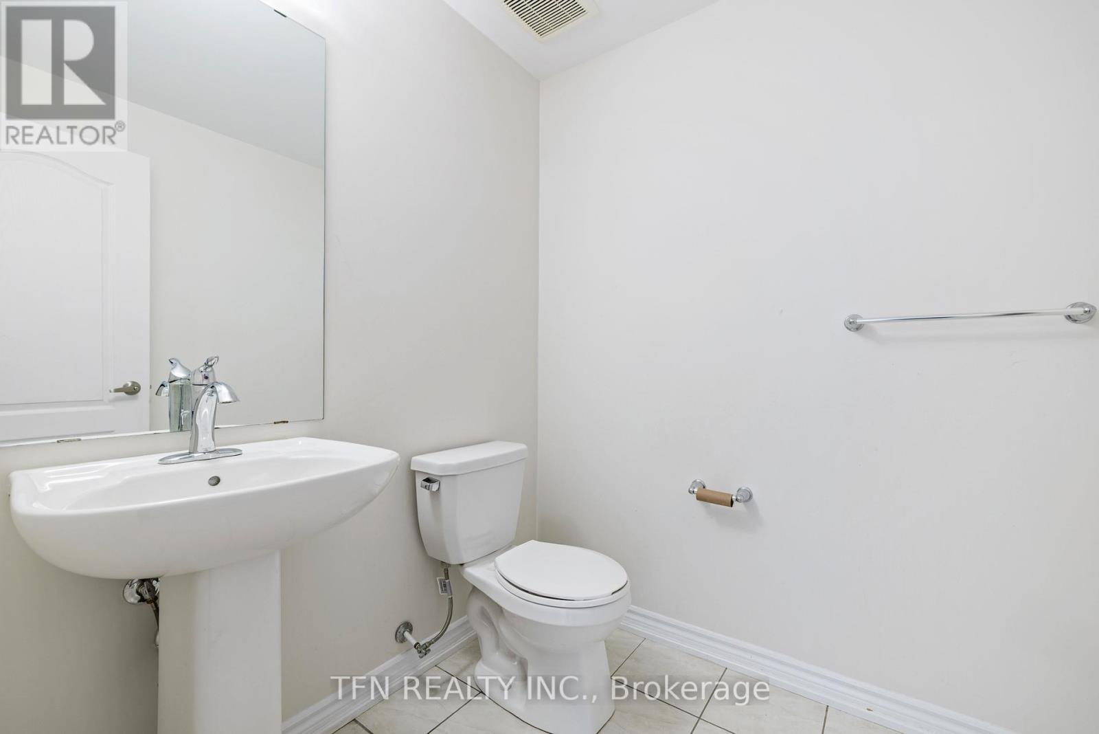 19 Rainbow Drive, Haldimand, Ontario  N3W 0E6 - Photo 12 - X12422415