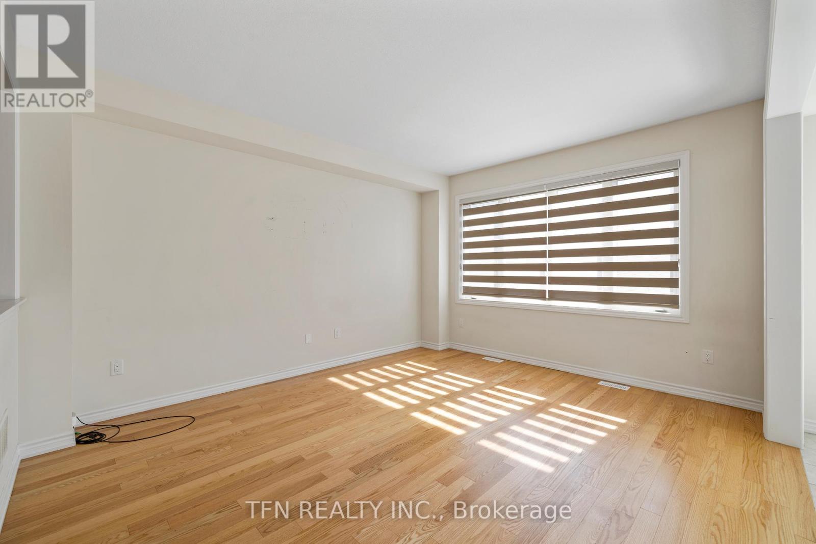 19 Rainbow Drive, Haldimand, Ontario  N3W 0E6 - Photo 14 - X12422415