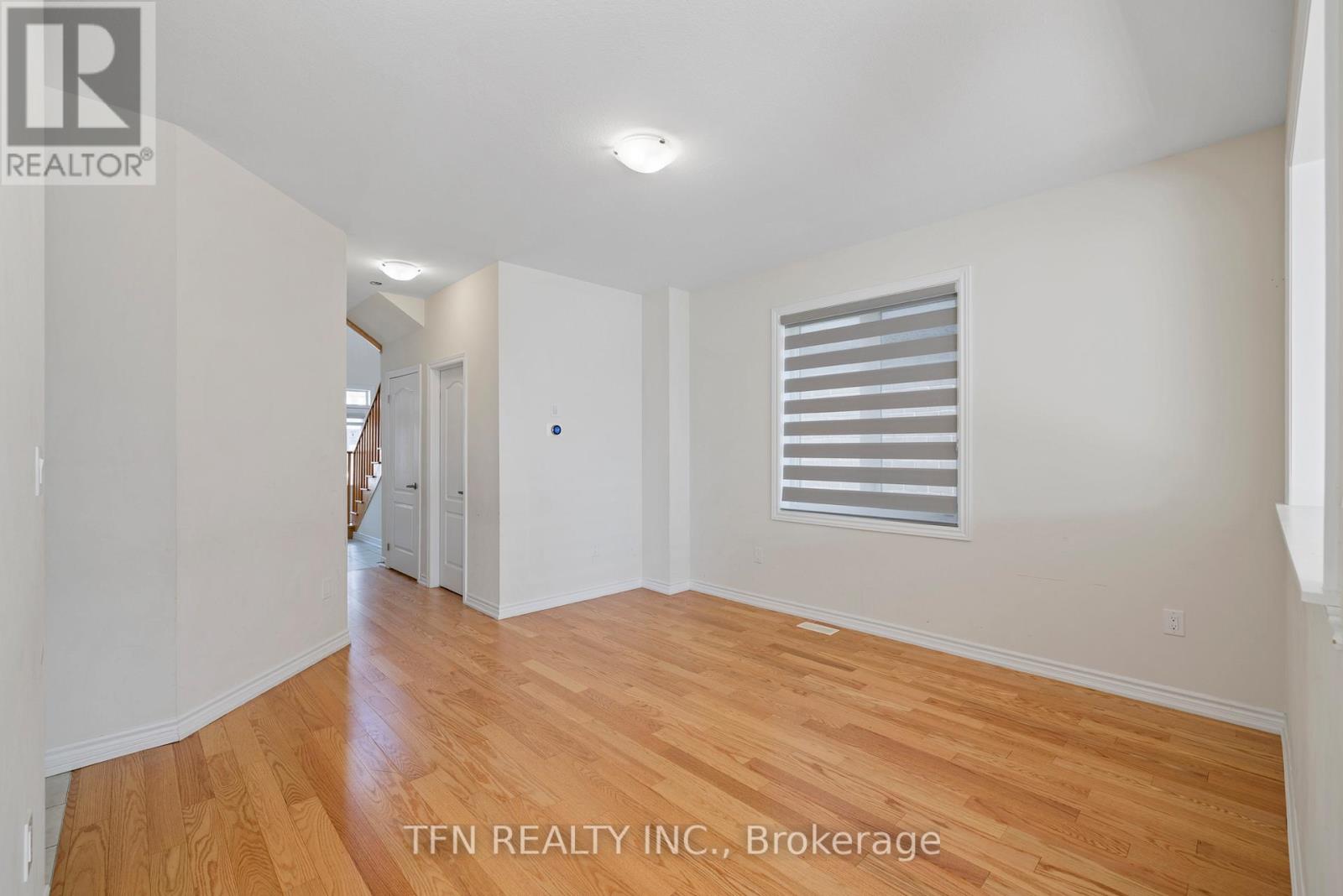19 Rainbow Drive, Haldimand, Ontario  N3W 0E6 - Photo 11 - X12422415