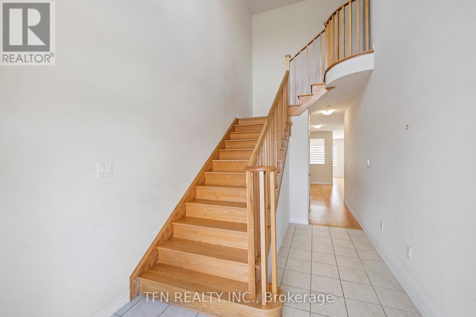 19 Rainbow Drive, Haldimand, Ontario  N3W 0E6 - Photo 7 - X12422415