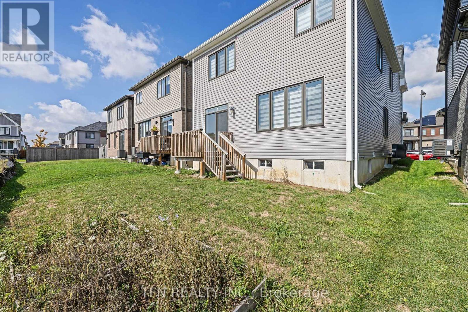 19 Rainbow Drive, Haldimand, Ontario  N3W 0E6 - Photo 5 - X12422415