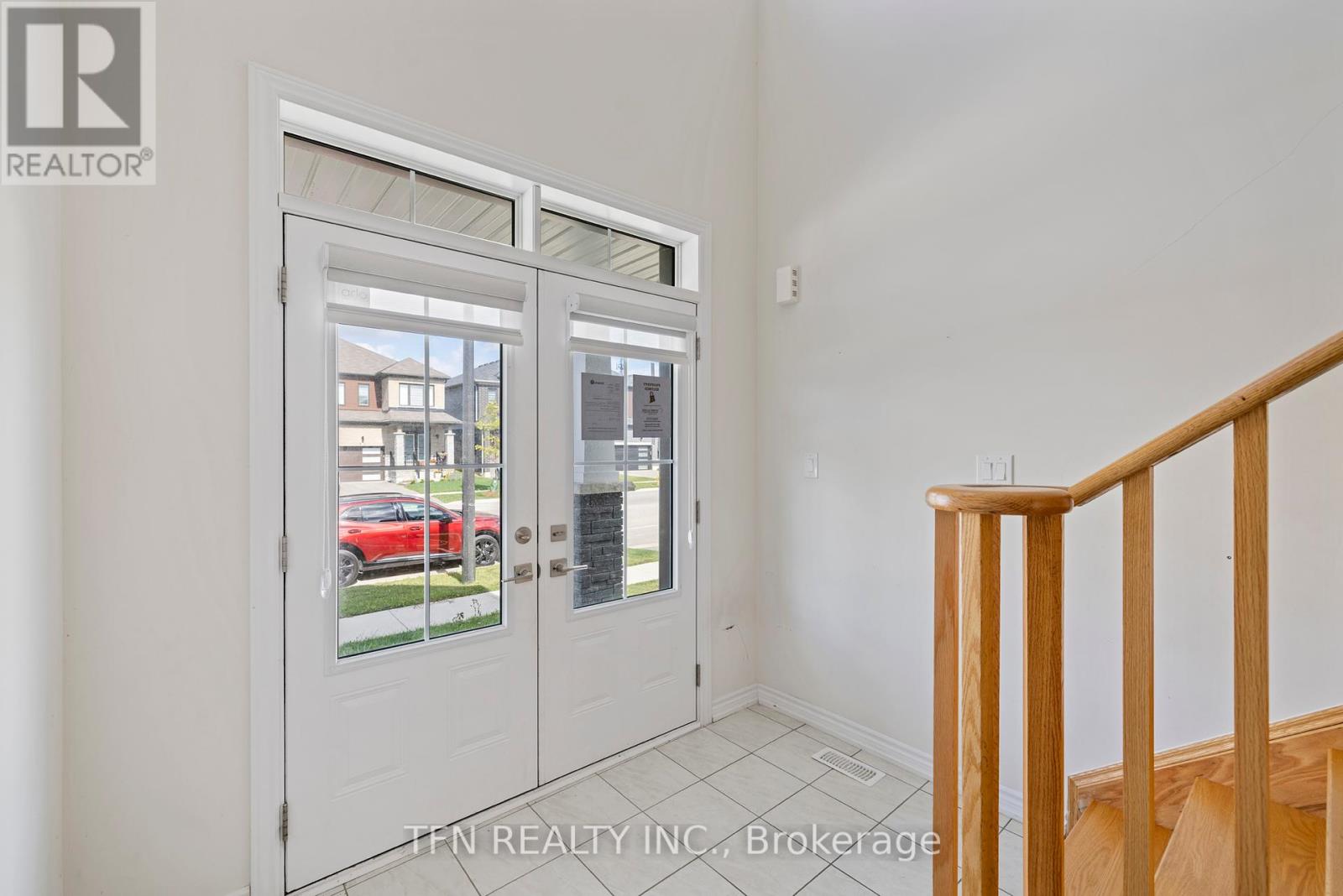 19 Rainbow Drive, Haldimand, Ontario  N3W 0E6 - Photo 8 - X12422415