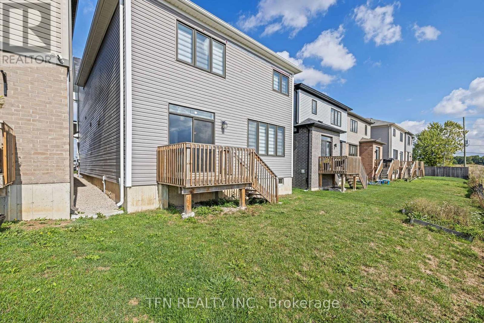 19 Rainbow Drive, Haldimand, Ontario  N3W 0E6 - Photo 6 - X12422415