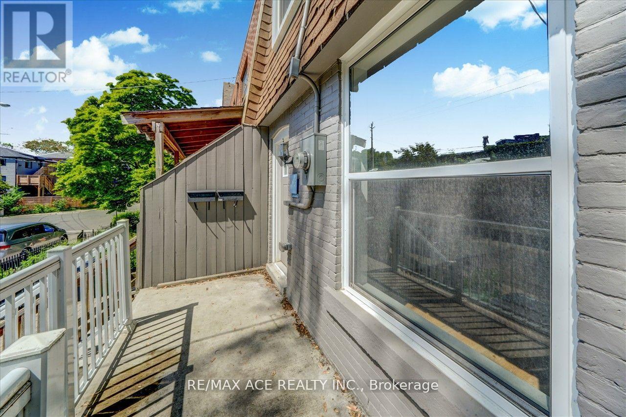 Upper - 183 Munro Street, Toronto, Ontario  M4M 2B8 - Photo 3 - E12434819