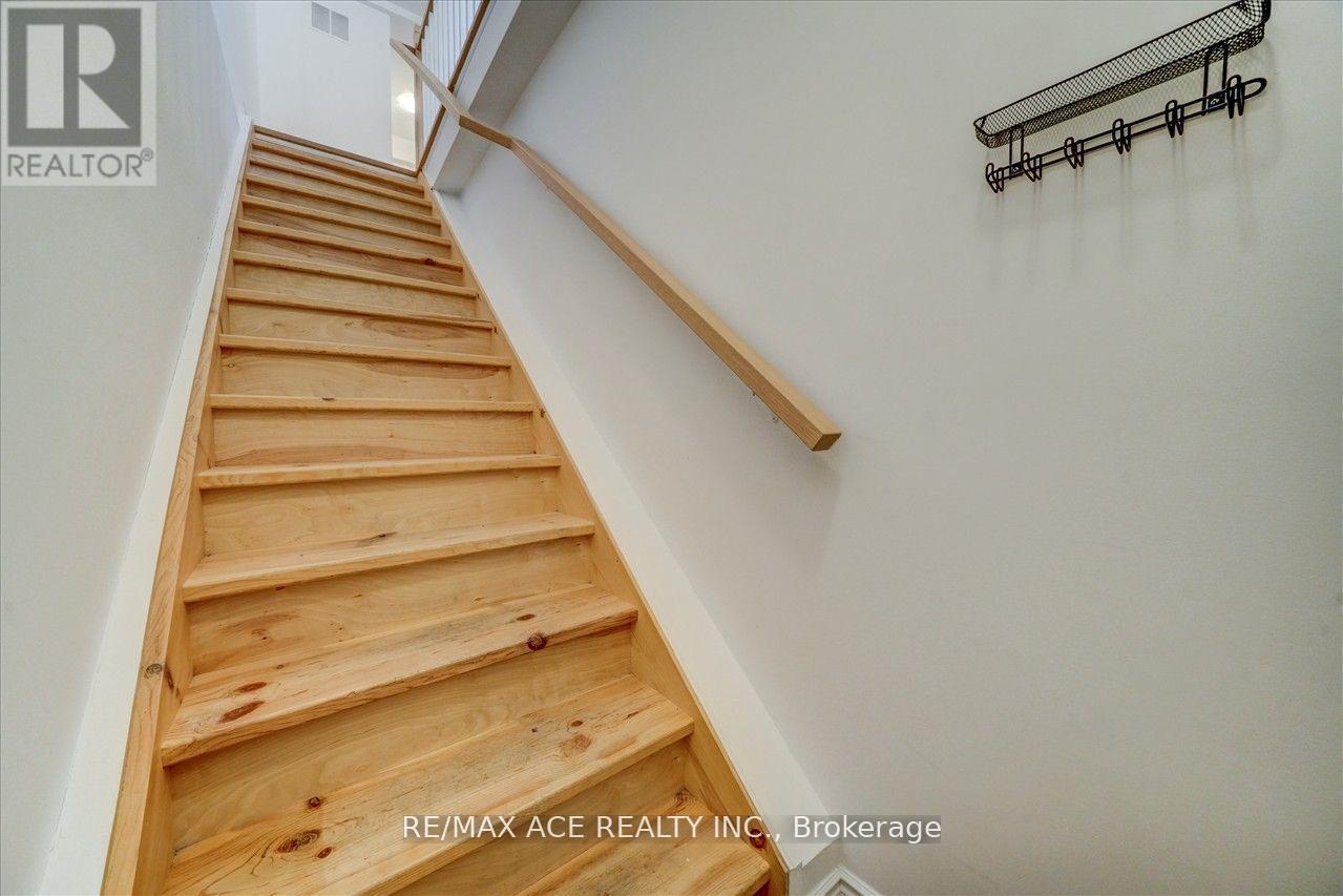 Upper - 183 Munro Street, Toronto, Ontario  M4M 2B8 - Photo 4 - E12434819