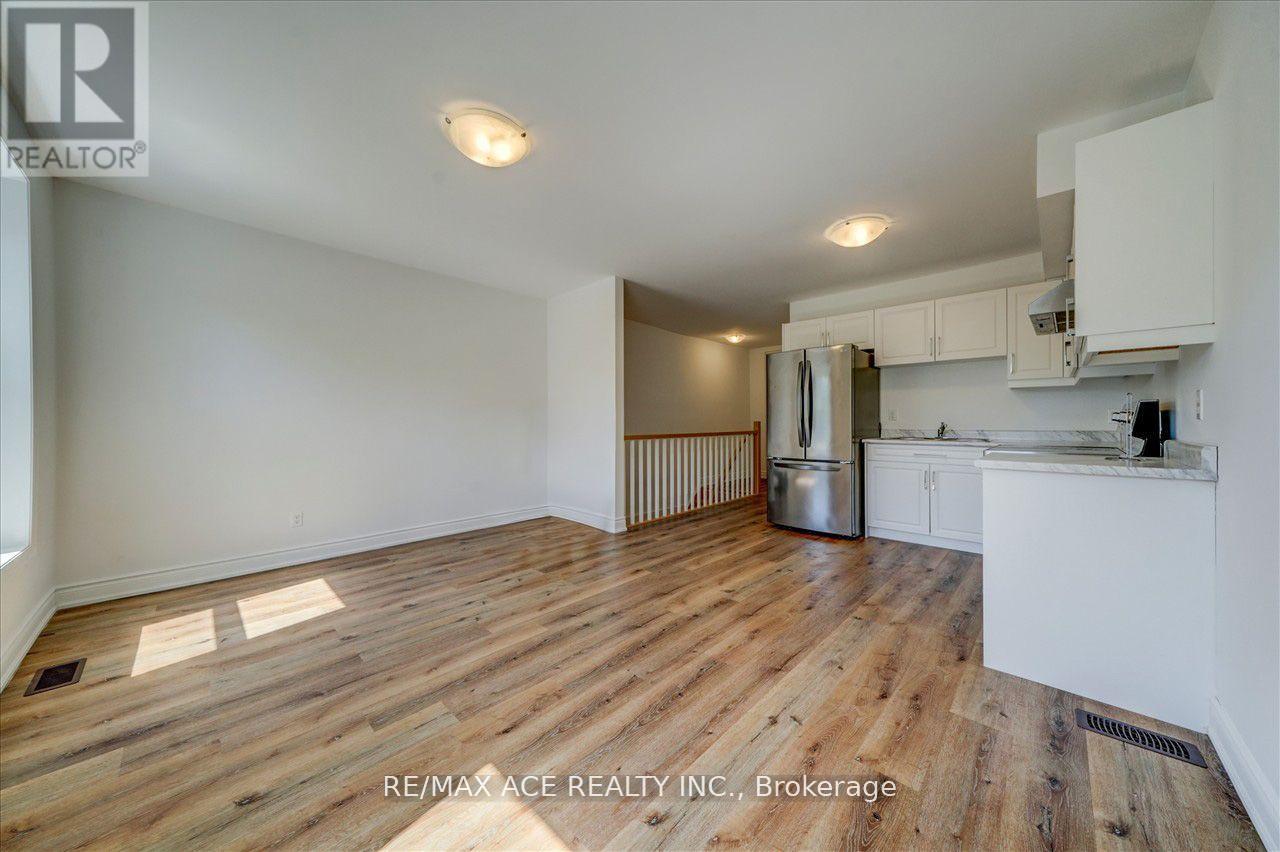 Upper - 183 Munro Street, Toronto, Ontario  M4M 2B8 - Photo 8 - E12434819