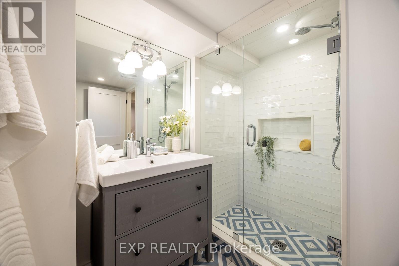74 Willow Avenue, Toronto, Ontario  M4E 3K2 - Photo 44 - E12434905