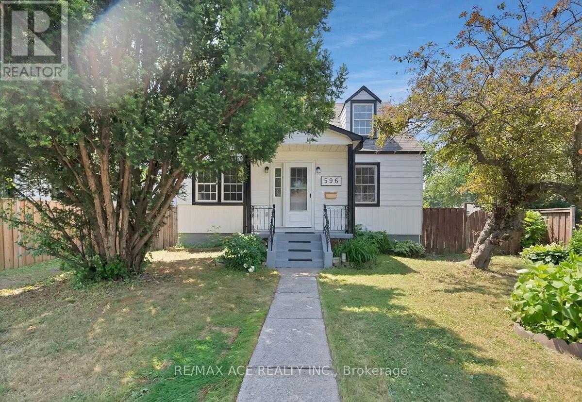 596 Pharmacy Avenue, Toronto, Ontario  M1L 3G9 - Photo 1 - E12434930