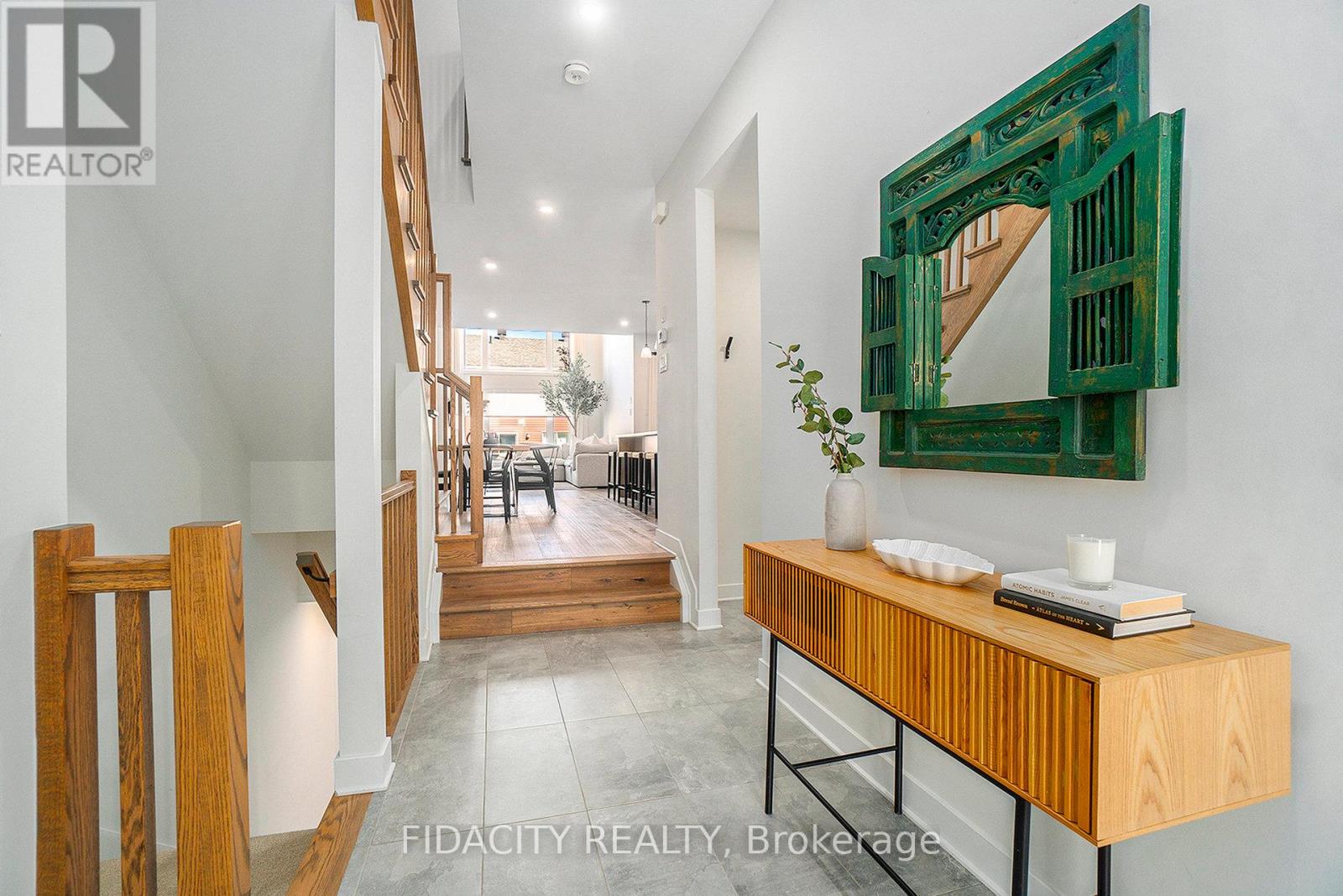 712 Twist Way, Ottawa, Ontario  K2V 0M8 - Photo 2 - X12435004
