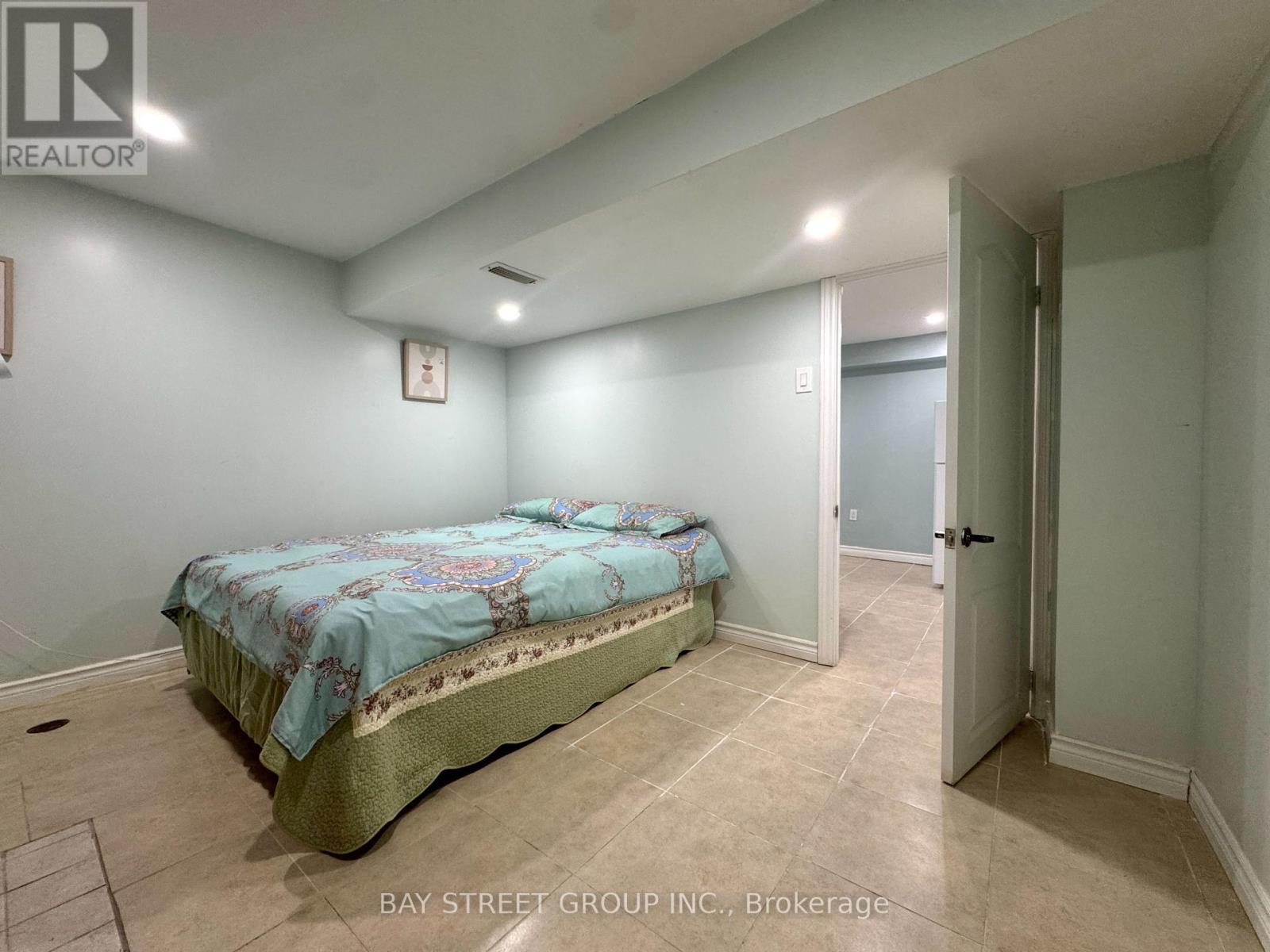 43 Sherwood Forest Drive, Markham, Ontario  L3P 1P5 - Photo 12 - N12434830